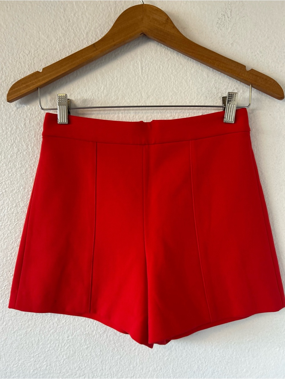 Alice + Olivia Red High-Waist Women's Shorts Size 0 - Picture 2 of 9